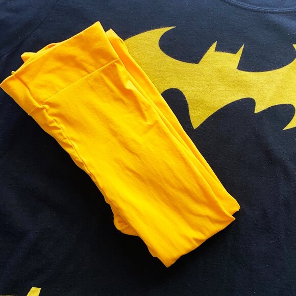 DC COMICS BAT GIRL LOGO PRE-LOVED LARGE BLACK TEE SHIRT & YELLOW OPAQUE TIGHTS - Picture 4 of 4